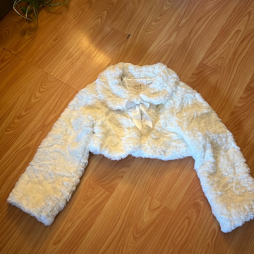 Beautiful fur coat for holidays Girls size L 10/12